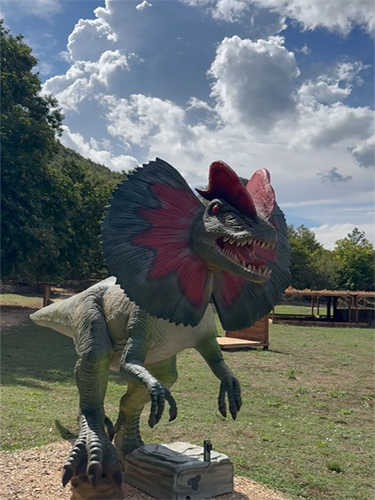 Dinosauro con collare